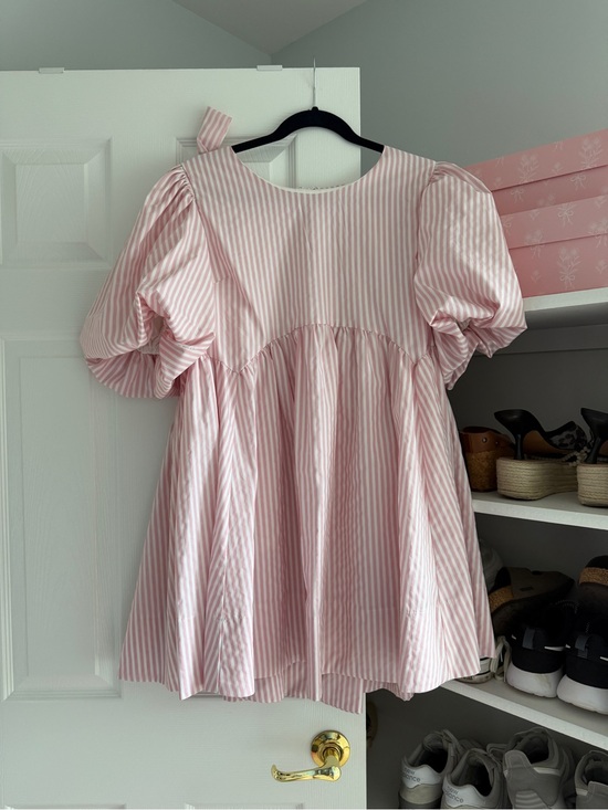 Zoco. Dresses & Skirts - Pink Striped Puff-Sleeve Mini Dress